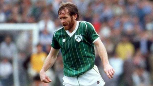 FRANK STAPLETON 1981 REPUBLIC OF IRELAND MATCH WORN JERSEY