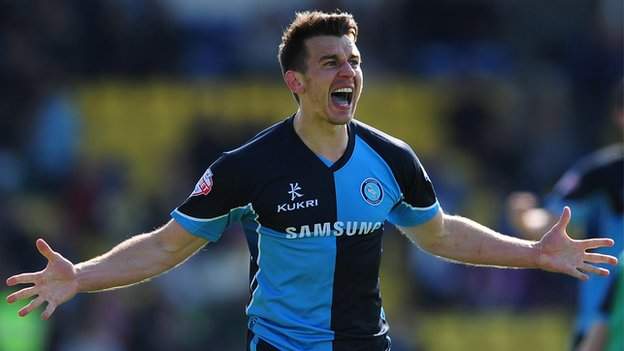 Wycombe Wanderers: Matt Bloomfield Signs New Deal - BBC Sport