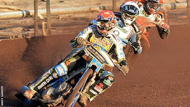 Simon Stead leads the pack