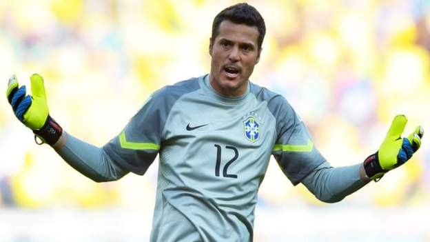 Julio Cesar trades his Toronto FC jersey for a Brazil one on Vine, SIDELINE