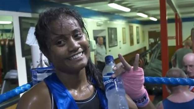 Glasgow 2014 Taoriba Biniati Makes Boxing History For Kiribati Bbc Sport