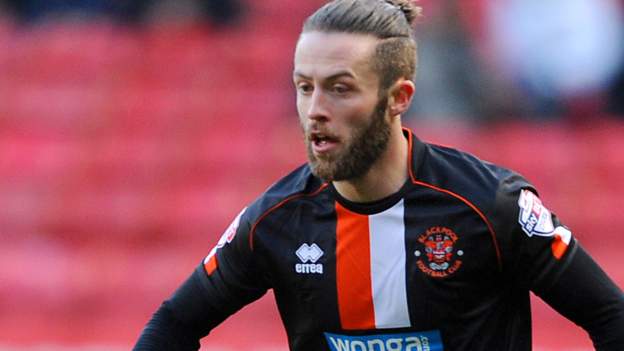 Tom Kennedy: Rochdale full-back agrees new contract - BBC Sport