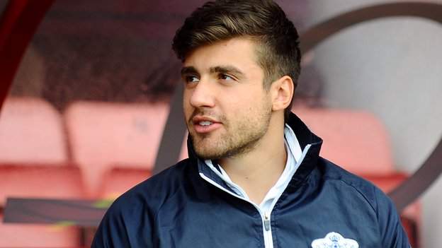 Max Ehmer: Gillingham sign QPR centre-back - BBC Sport