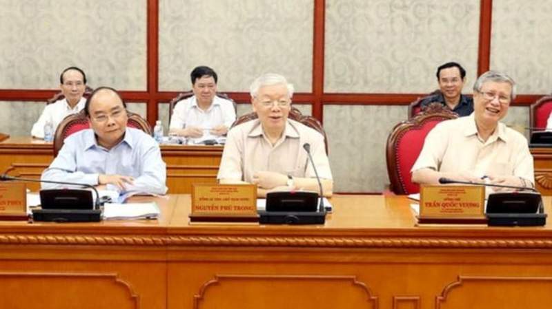 Tổng Bí thư ĐCSVN, Chủ tịch nước Nguyễn Phú Trọng (giữa, hàng đầu) xuất hiện tại một cuộc họp Bộ Chính trị từ trước