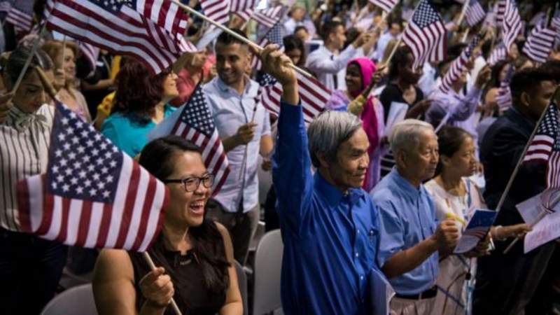 Người Mỹ gốc Việt tại một buổi lễ nhập tịch Hoa Kỳ hồi tháng 7/2018
