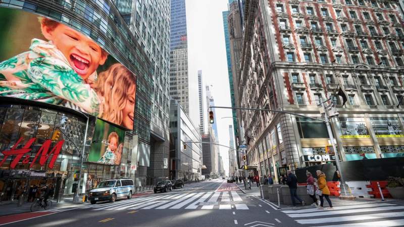 Đường phố New York vốn đông đúc nay không một bóng người