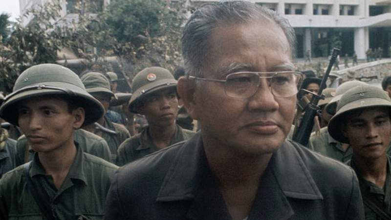 Ông Dương Văn Minh bị quân đội Bắc Việt bắt giữ lúc Sài Gòn thất thủ