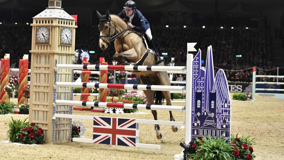 Watch Olympia Horse Show Italy's Zorzi wins Grand Prix jumpoff