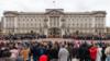 Толпа у Букингемского дворца 13 марта 2020 г.