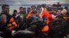 Мигранты прибывают на греческий остров Лесбос после перехода из Турции - 28 ноября