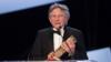 Роман Полански получил награду за лучшую режиссуру за фильм «Венера в меху» на сцене 39-й церемонии вручения премии Cesar Film Awards 2014
