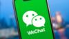 Логотип WeChat на смартфоне