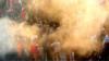 Иранский военный парад за дымовой завесой от сжигания благовоний, когда толпы собираются, чтобы отдать дань уважения военному командиру Касему Сулеймани, иракскому военизированному руководителю Абу Махди аль-Мухандису и другим жертвам атаки беспилотников США в столице Тегеране 6 января. 2020