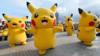 Десятки людей, одетых как Пикачу, известный персонаж игровой программы Nintendo Pokemon