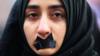 Турецкий студент плачет во время акции протеста в знак солидарности с захваченными в ловушку гражданами Алеппо, Сирия, Сараево, Босния