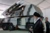 Фотография из архива, на которой верховный лидер Ирана аятолла Али Хаменеи демонстрирует систему ПВО "Хордад-3" (11 мая 2014 г.)