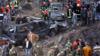 Автомобили, уничтоженные в результате взрыва вооруженного кортежа бывшего премьер-министра Ливана Рафика Харири в Бейруте, Ливан, 14 февраля 2005 г.