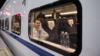 Джордж Осборн в поезде, отправляющемся на северо-запад Китая