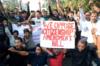 Студенты выкрикивают лозунги во время акции протеста против законопроекта о внесении поправок в закон о гражданстве (CAB) в Гувахати, штат Ассам, Индия, 11 декабря 2019 г.