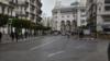 Пустая улица в столице Алжира Алжире - 20 марта