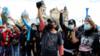 Демонстранты выкрикивают лозунги во время акции протеста с требованием отставки президента Алехандро Джамматтеи в городе Гватемала, Гватемала, 22 ноября 202 г.