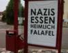 Плакат с надписью «Нацисты тайно едят фалаэль»