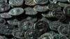 На этой рекламной фотографии, опубликованной 19 ноября 2015 года Археологической службой кантона Аргау, изображен клад монет, найденный в Уекене, Северная Швейцария.