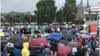 Толпа на митинге «Мы заслуживаем лучшего» в Эннискиллене