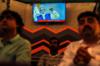 Люди смотрят в прямом эфире выступление премьер-министра Индии Нарендры Моди после отмены статьи 370 правительством в ресторане в Мумбаи, Индия, 8 августа 2019 года.