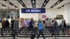 Проверка паспортов на границе Великобритании в аэропорту Гатвик