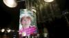 Плакат предвыборной кампании с изображением независимого кандидата Генриетты Рекер перед Кельнским собором. 18 окт 2015