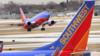 Самолет Southwest Airlines взлетает в аэропорту Мидуэй в Чикаго