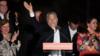 Премьер-министр Венгрии Виктор Орбан (в центре) и члены его партии FIDESZ празднуют победу на выборах