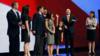 Сара Пэйлин и ее семья появляются на сцене Республиканского национального конгресса в 2008 году вместе с напарником миссис Пэйлин Джоном Маккейном