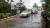 Полиция проверяет автомобили на въезде после смертельных атак возле города Маунгдау на границе Бангладеш и Мьянмы
