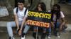 Студенты протестуют против оценки A-level, 14 августа 2020 г.