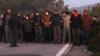 Демонстранты пытаются перекрыть дорогу на Лесбосе