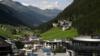 Общий снимок горнолыжной деревни Ишгль в Австрии