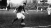 Билли Мередит в бою за «Манчестер Юнайтед» в 1908 году