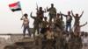 Члены поддерживаемых ОАЭ сепаратистов южного Йемена стоят на крыше танка во время столкновения с правительственными войсками в Адене 10 августа