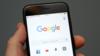 Поиск Google на экране смартфона