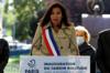 Мэр Парижа Анн Идальго выступает с речью на открытии Jardin Solitude в Париже, 26 сентября