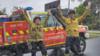 Пожарные в Австралии празднуют приход дождя