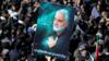 Иранские скорбящие собираются на заключительном этапе похоронной процессии по убитому генералу Касему Сулеймани