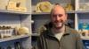 Уилл Уоттс управляет магазином ископаемых в Скарборо