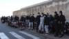 Более 200 марокканских мигрантов покидают лагерь для мигрантов, созданный в порту Аргинегин
