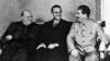 Посол США Аверелл Гарриман сидит между Уинстоном Черчиллем и Иосифом Сталиным в Кремле