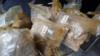 Изъятые австралийской полицией наркотики выставлены в пластиковых пакетах
