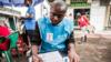 Медицинский работник в городе Гома на востоке Демократической Республики Конго