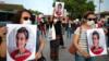 Демонстранты держат фотографии депутата от ДПН Лейлы Гувен